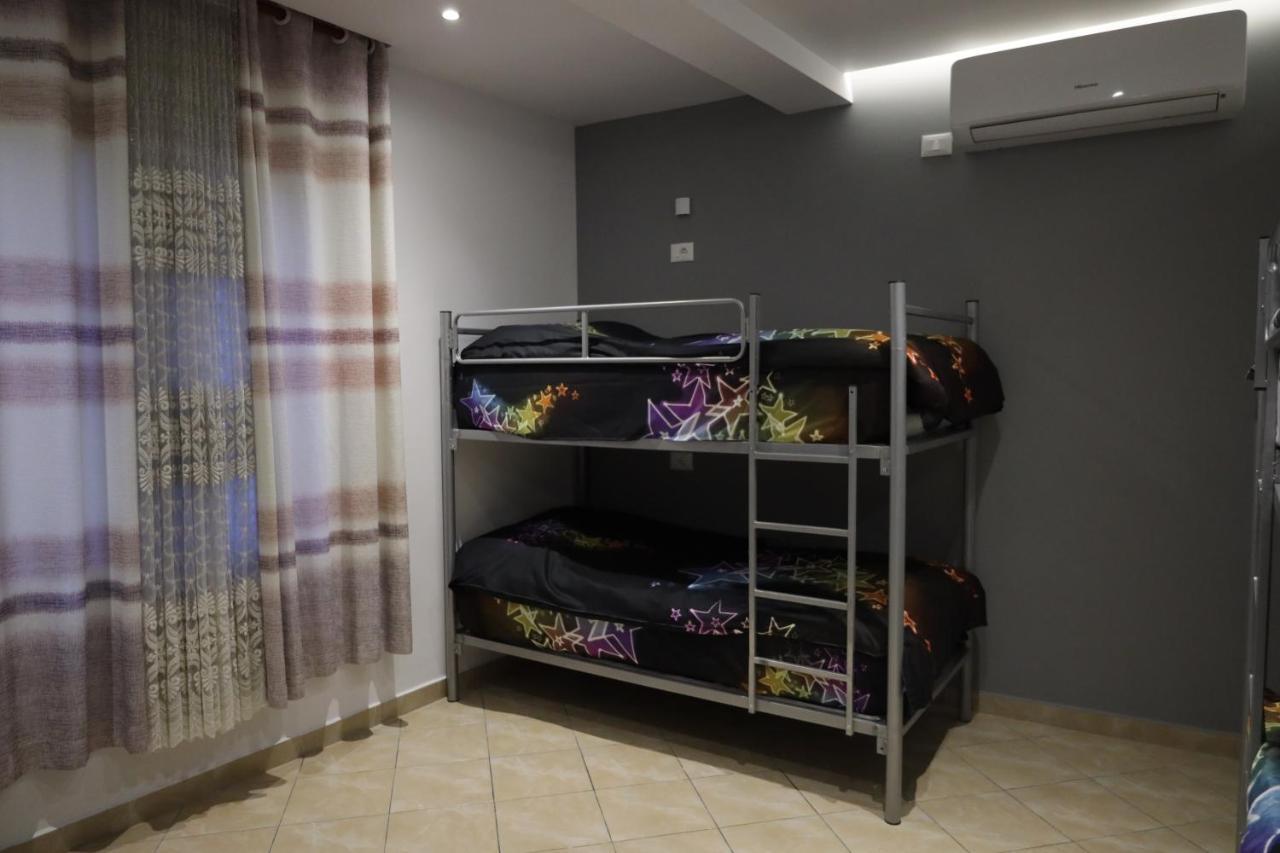 Sonche Hostel Tirana Exteriör bild