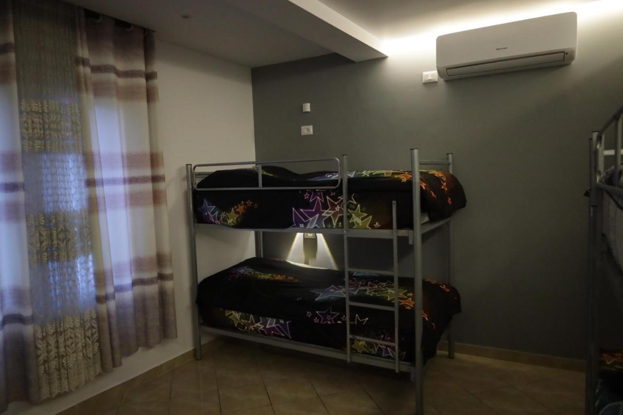 Sonche Hostel Tirana Exteriör bild