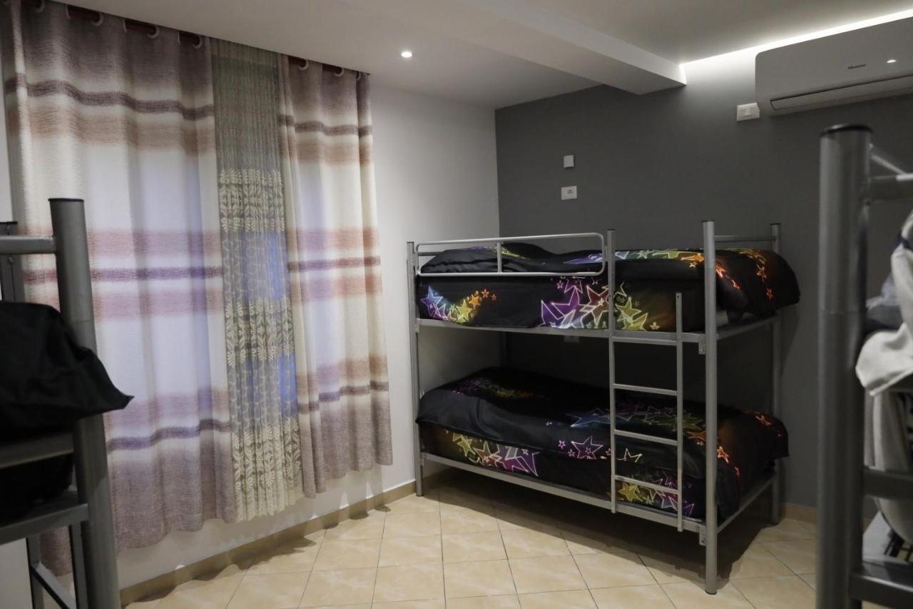 Sonche Hostel Tirana Exteriör bild